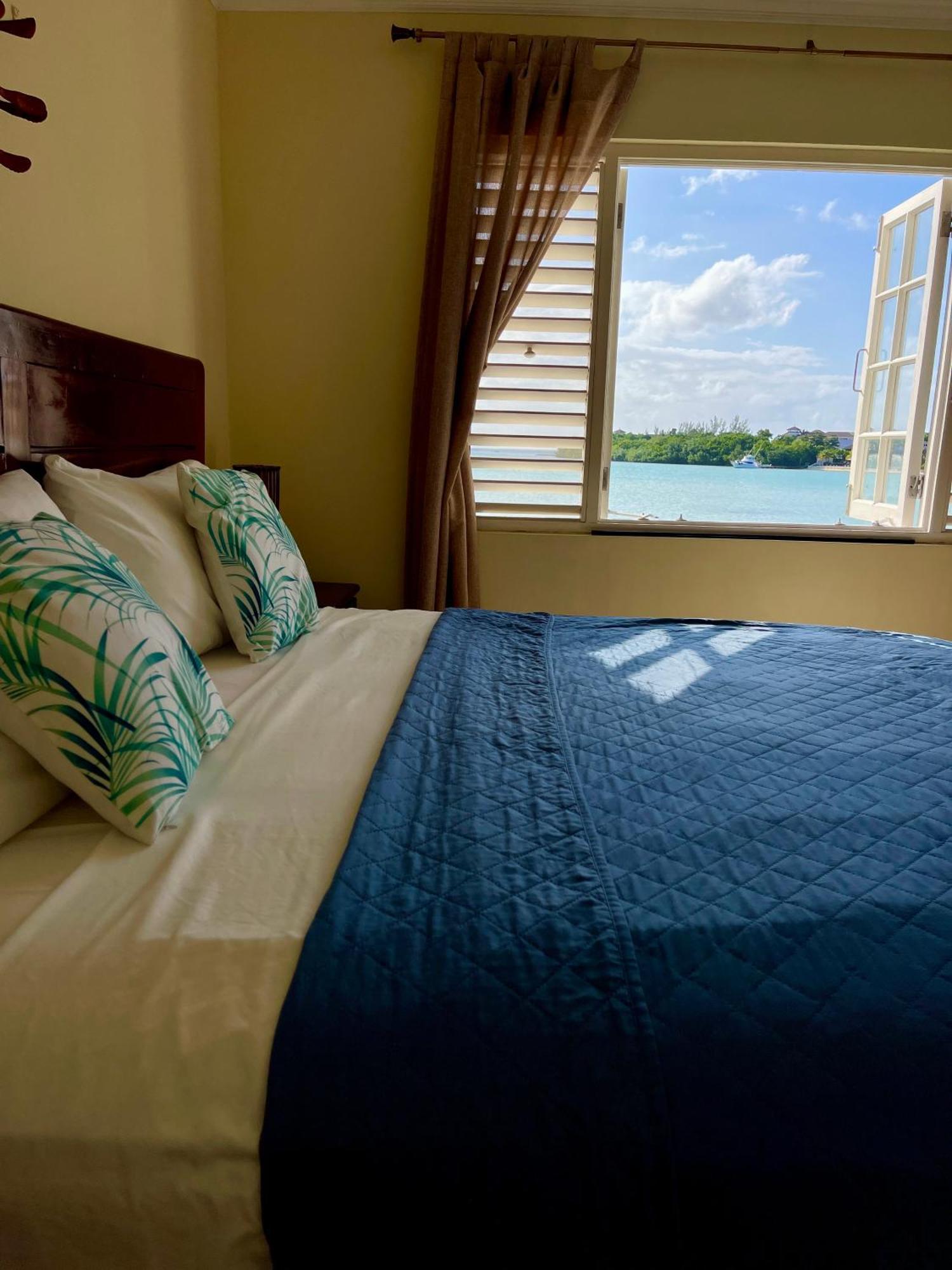 Luxury Apartments And Rooms,The Lagoons Montego Bay Dış mekan fotoğraf