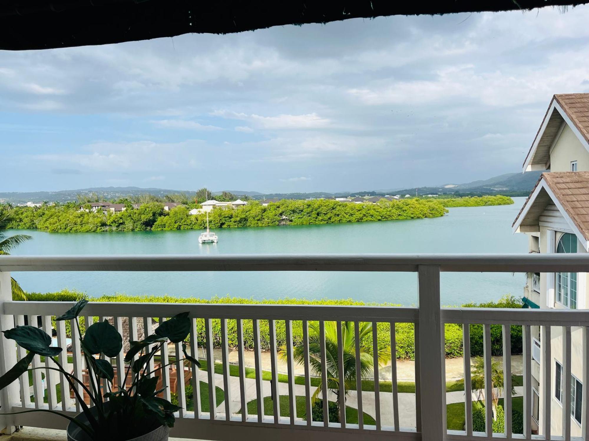 Luxury Apartments And Rooms,The Lagoons Montego Bay Dış mekan fotoğraf