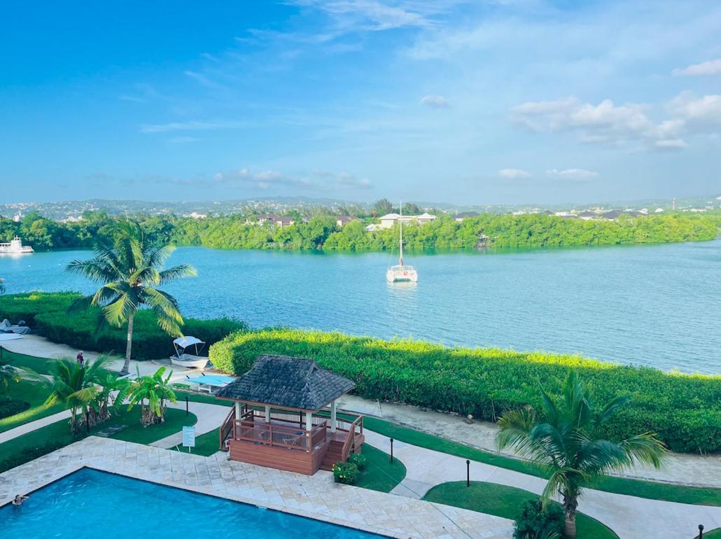 Luxury Apartments And Rooms,The Lagoons Montego Bay Dış mekan fotoğraf